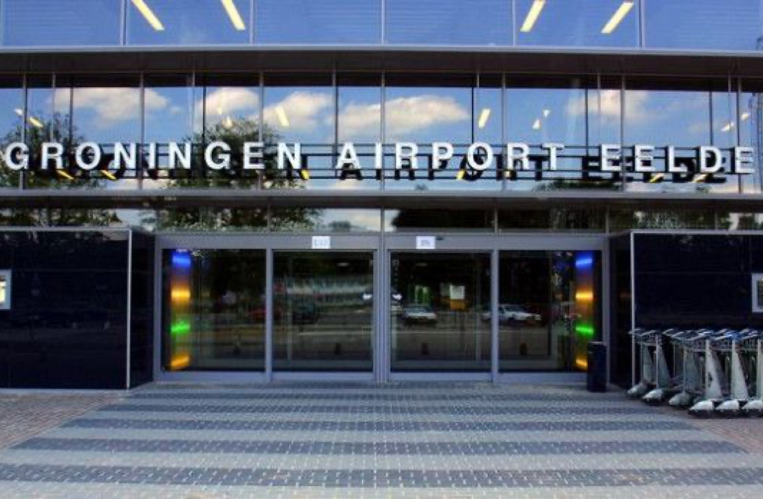 Entree voor passagiers van Groningen Airport Eelde.